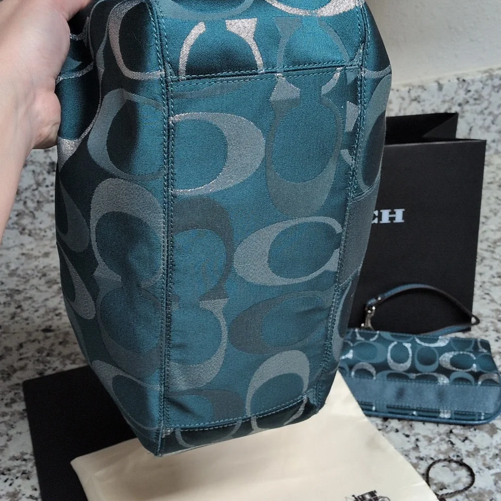 ✨ SOLD✨Coach SET Signature Jacquard Teal Metallic Stripe Hobo Wristlet Wallet - Picture 6 of 12
